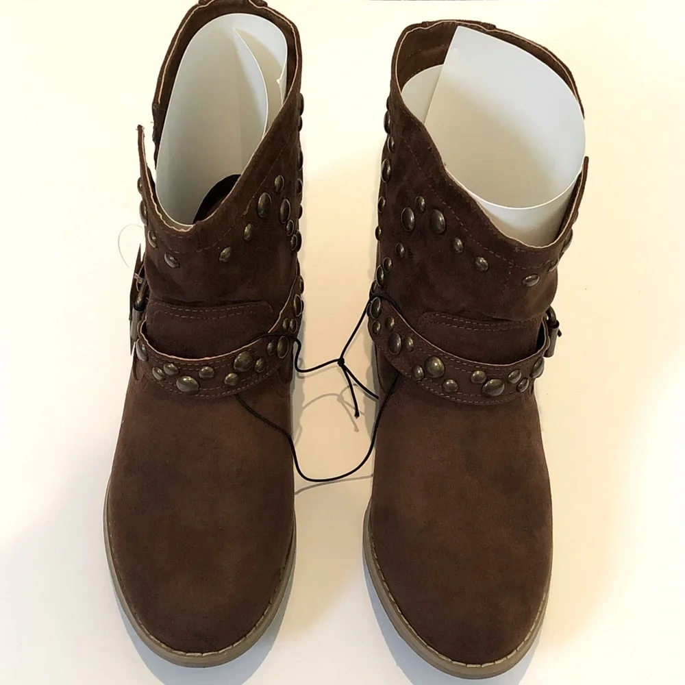 Brown Boots with Studs - Picture 4 of 5